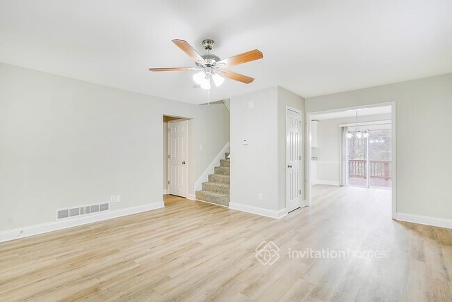 Building Photo - 5484 Pine Dr SW