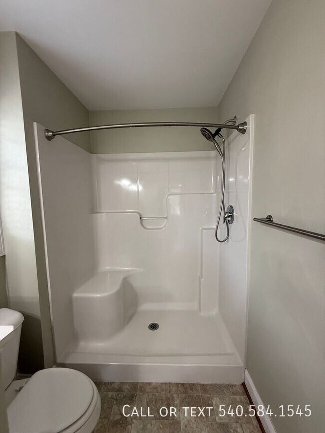 Building Photo - 839 Summerdean Ave NE