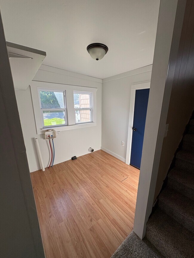 Building Photo - 627 Houser Dr