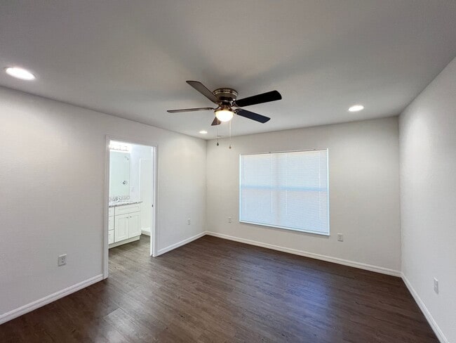 Building Photo - AWESOME 3 BD/2BA Home in Ocklawaha!! Available now!!