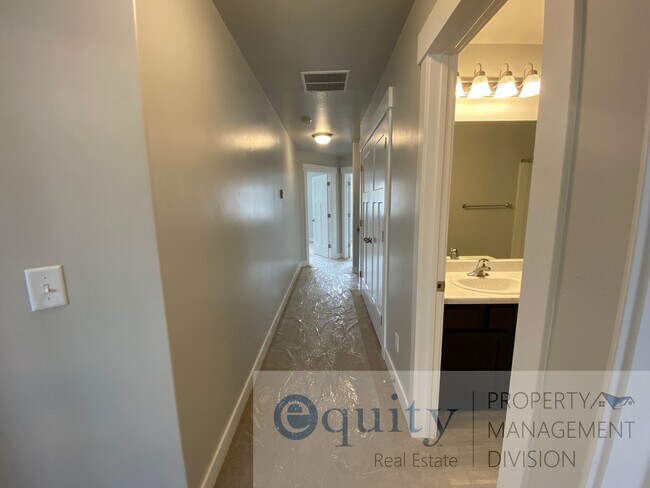 Building Photo - 16102 S Truss Dr