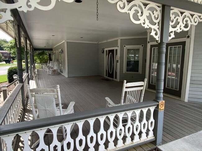 Building Photo - Spacious 3 bedroom in Finley Forest offers convenient location and neighborhood amenities