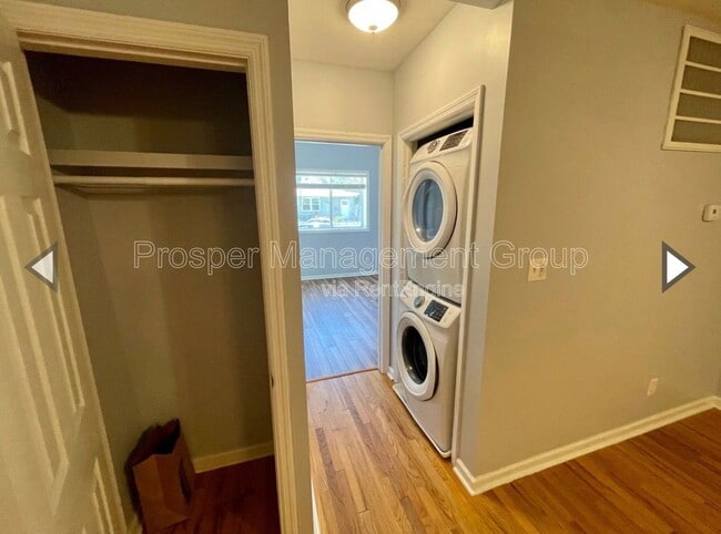 Building Photo - 86 Romney St