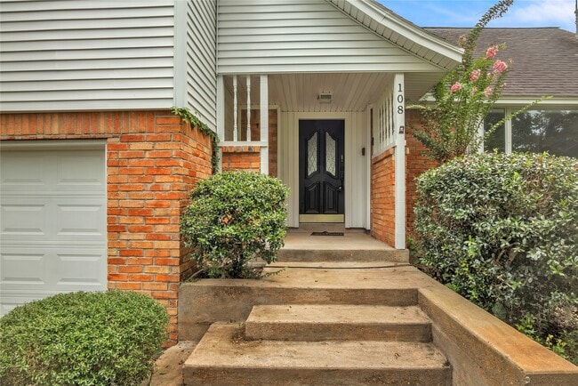 Building Photo - 108 Woodland Rd