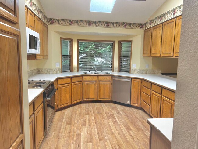 Building Photo - Charming Rambler 3-Bed/2-Bath Available Now!