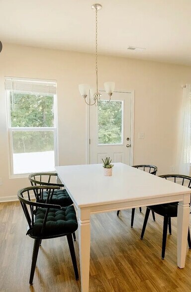Building Photo - Room in House on Okeechobee Ct