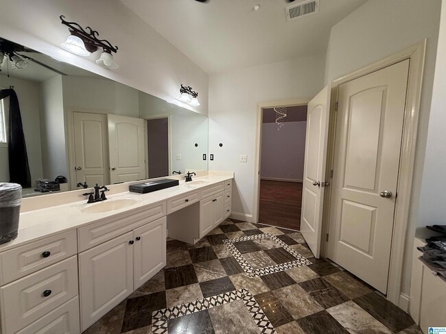 Building Photo - 2304 Arbor Glen