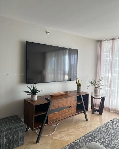 Building Photo - 1717 N Bayshore Dr