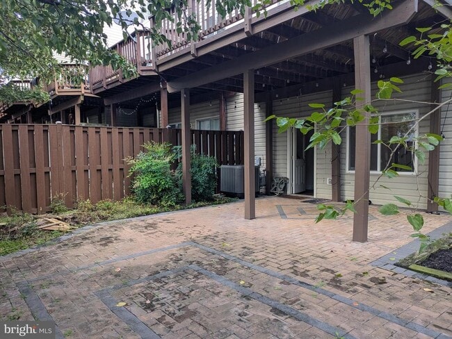 Building Photo - 21785 Brondesbury Park Terrace