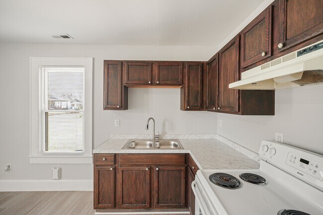 Building Photo - 373 Spring St SW