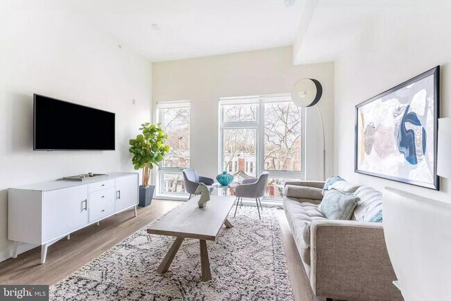 Building Photo - 521 N 41st St