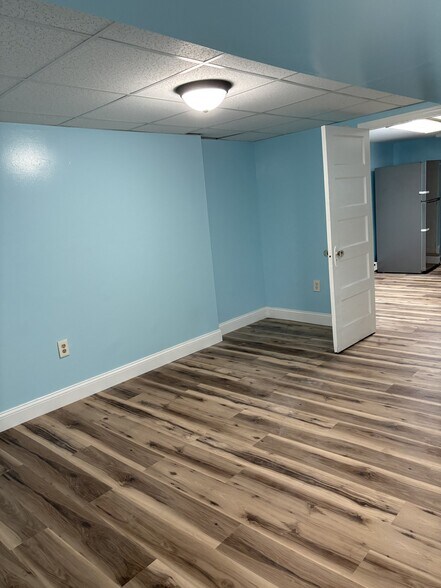 Building Photo - 700 S 60th St