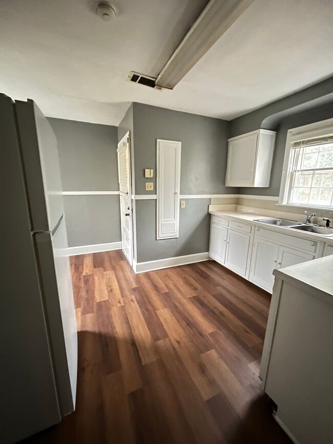 Building Photo - Newly Renovated Unit in Heart of Memphis