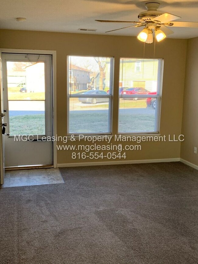 Building Photo - Spacious 2-story Duplex with 1-Car Garage ...