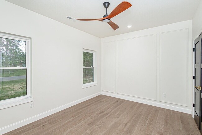 Building Photo - 1020 Crestland Ave