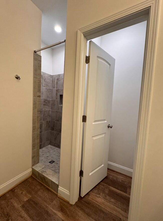 Building Photo - 4 BEDROOMS. 3 BATHS. TRAVELERS REST.