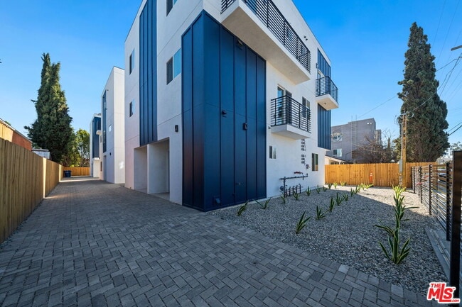 Building Photo - 6336 Beck Ave