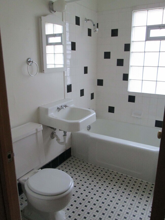 Bathroom - 334 N 75th St
