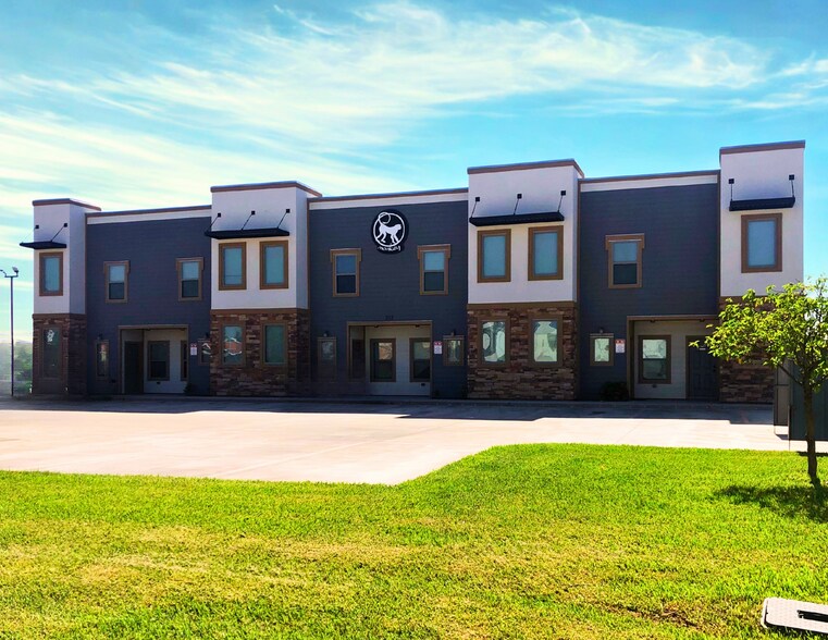 Building Photo - 305 S 25th St