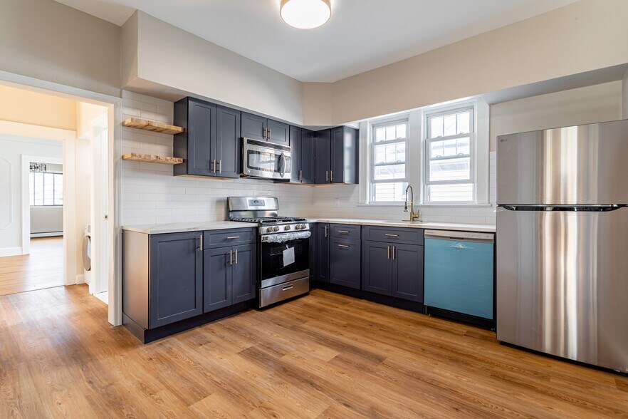 Building Photo - 842 Pennington St