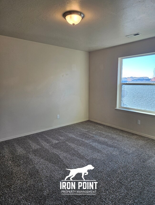 Building Photo - 1/2 off First Full Month! 3bed/2.5 bath ho...