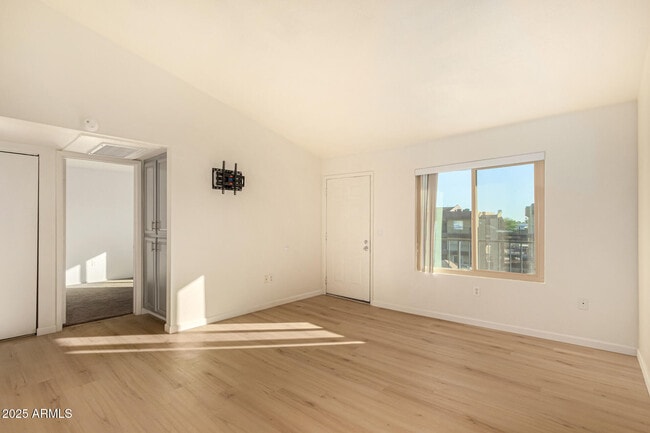 Building Photo - 461 W Holmes Ave