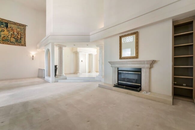 Building Photo - Luxury Lake Las Vegas Estate in Guard-Gated SouthShore Community!