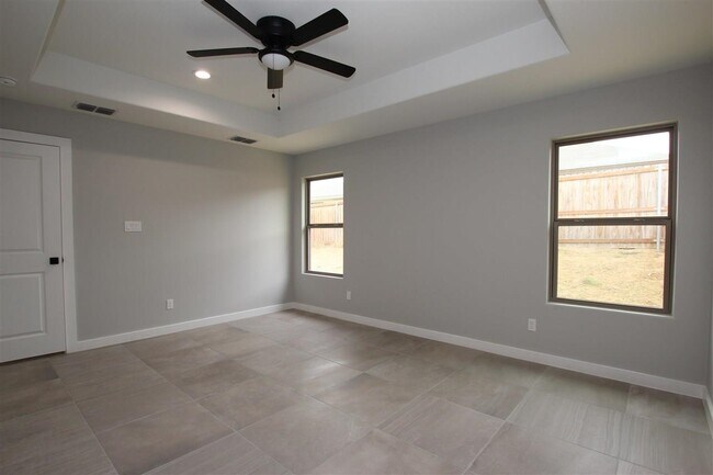 Building Photo - 1011 La Muralla St