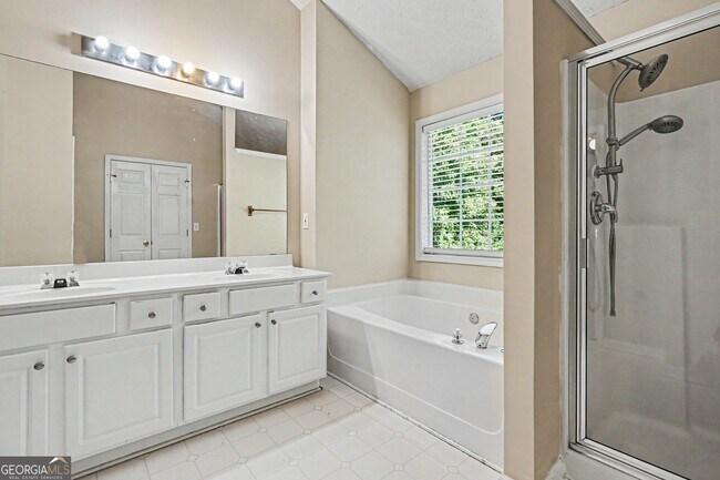 Building Photo - 375 Clairidge Ln SW