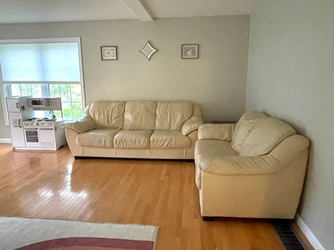 Building Photo - 64 Hamilton Dr