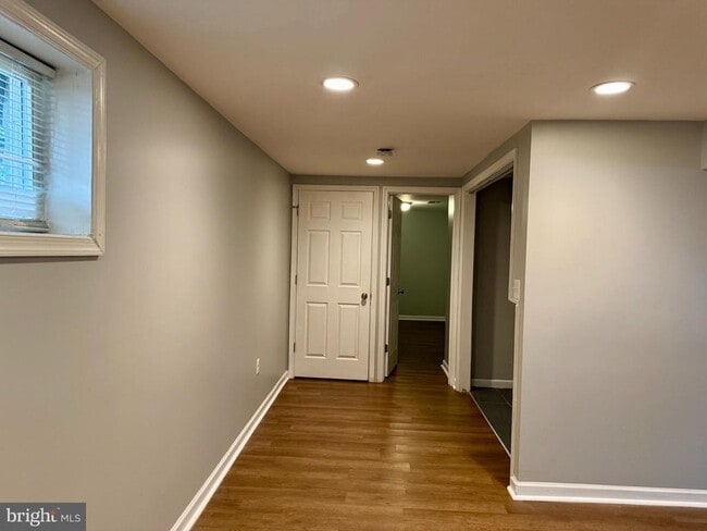 Building Photo - 1627 Quarter Ave