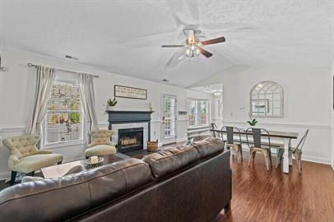 Building Photo - 600 S Buckeye Dr