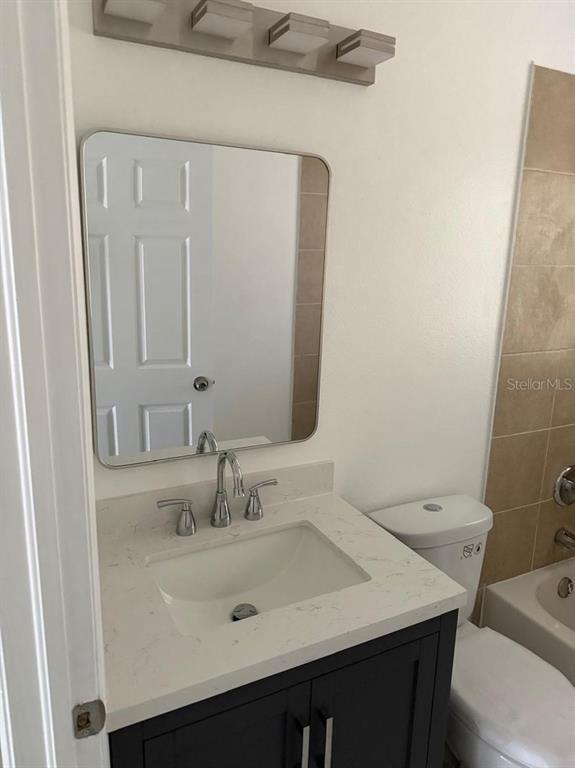 Building Photo - 13875 Glasser Ave