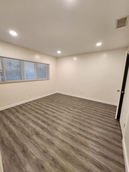 Building Photo - 701 S Osage Ave