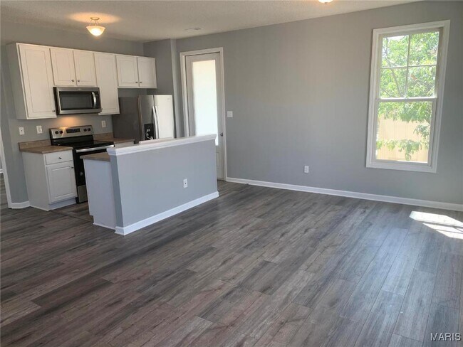 Building Photo - 3410 E Lime Kiln