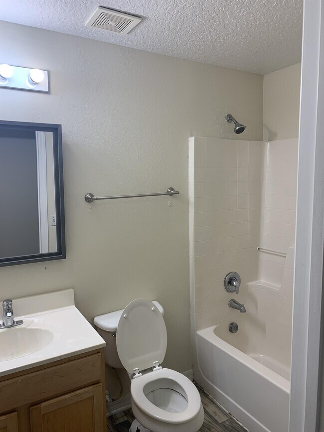 Building Photo - 4690 Salamander St