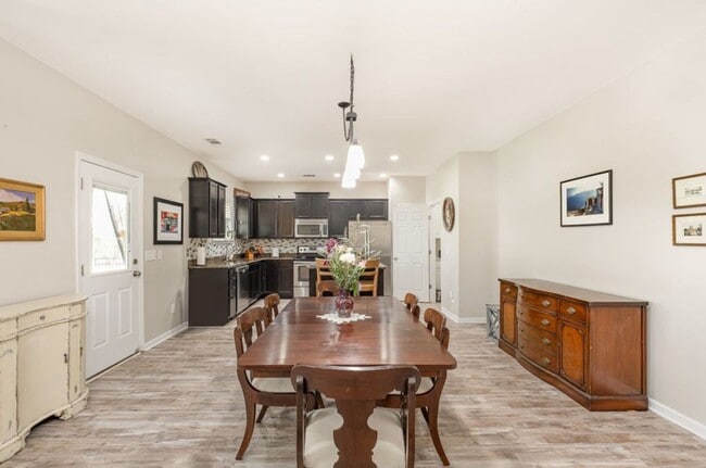 Building Photo - Rent this beautiful 4-bedroom, 3-bathroom ...