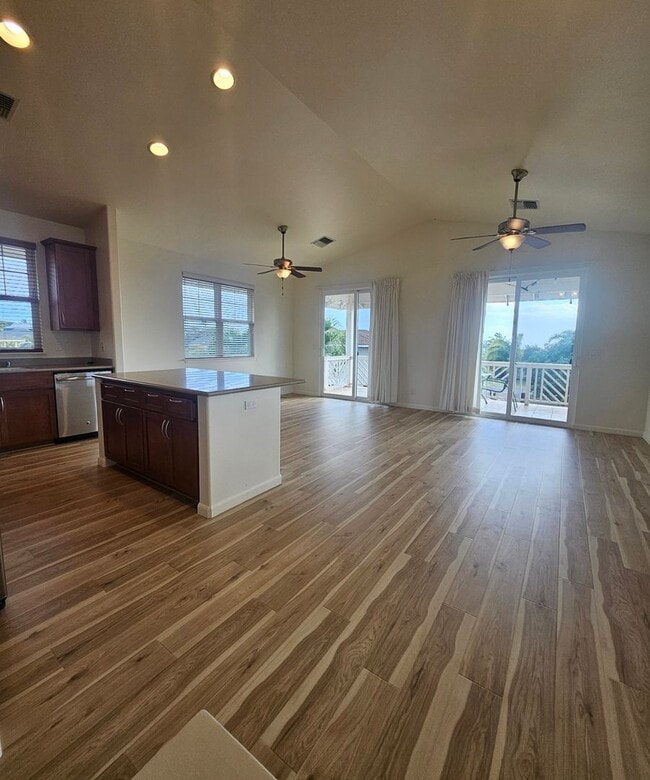 Building Photo - Amazing Home in Moana Estate