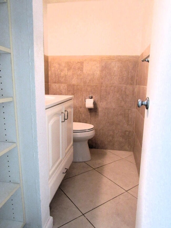 Building Photo - 3580 S Ocean Blvd