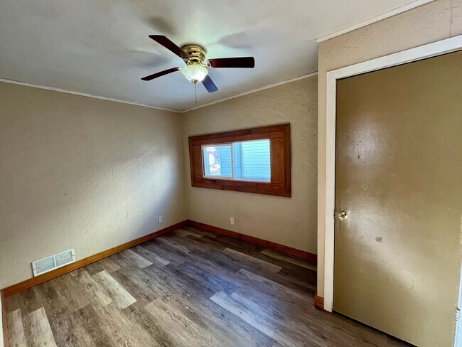 Building Photo - 2 Bed 1 Bath Single Family Home in Rhinelander