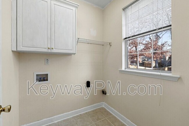 Building Photo - 1063 Waltons Pass