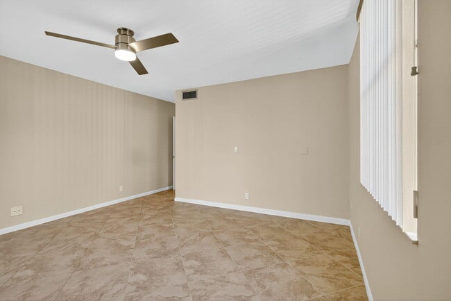 Building Photo - 14747 Cumberland Dr