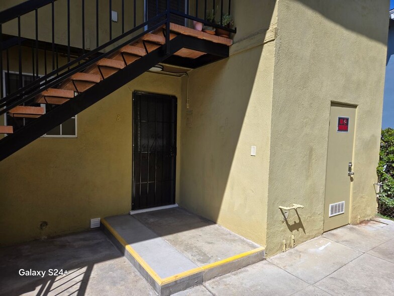 Building Photo - 1570 N Verdugo Rd