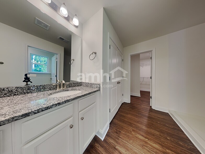 Building Photo - 156 Rivulet Dr