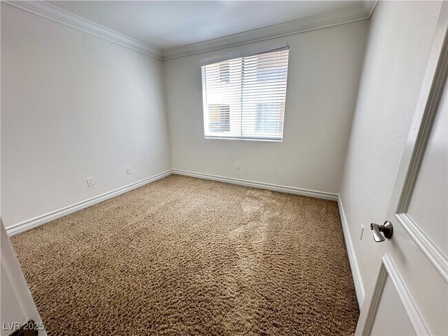 Building Photo - 270 E Flamingo Rd
