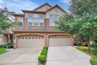 Building Photo - 111 Aventura Pl