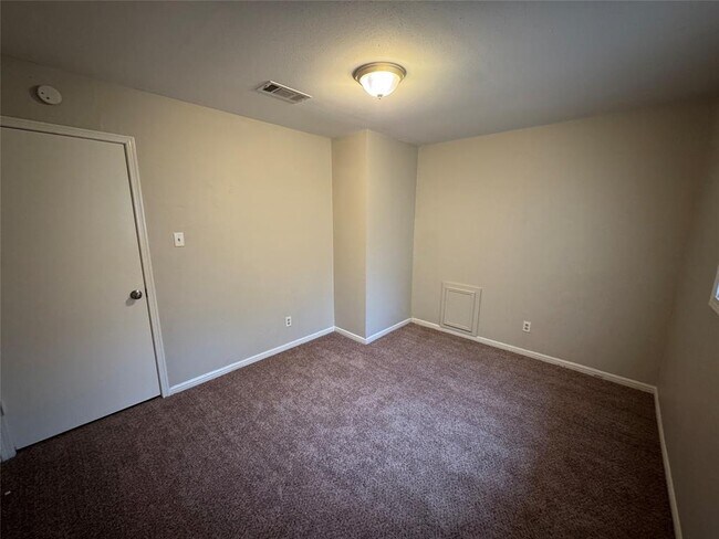 Building Photo - 16511 Courtland Cir