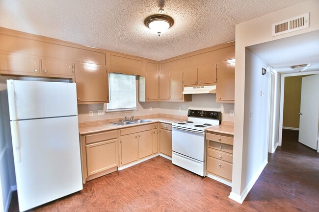 Building Photo - Single Family Home 3BR / 1BA
