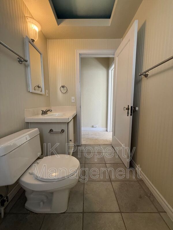 Building Photo - 2716 Central Ave