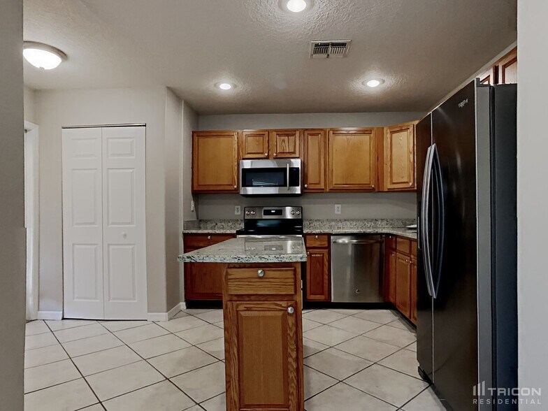 Building Photo - 607 Coral Way